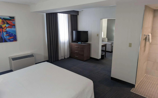 Best Western Plus Toronto Airport Hotel