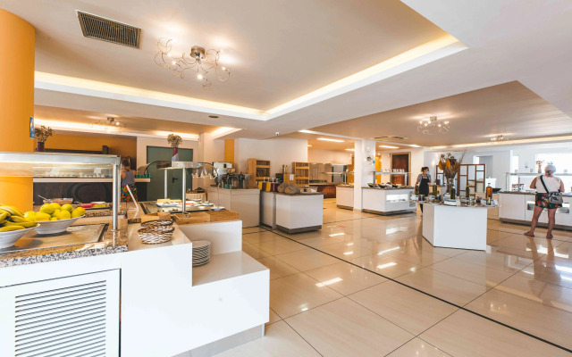 Отель Chrispy Waterpark Resort