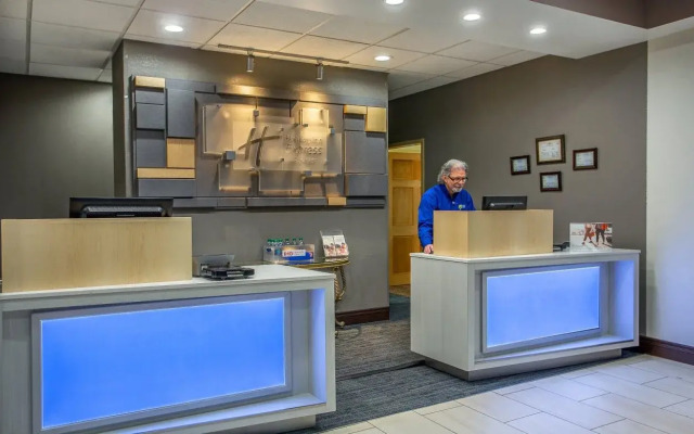 Holiday Inn Express & Suites Morristown by IHG