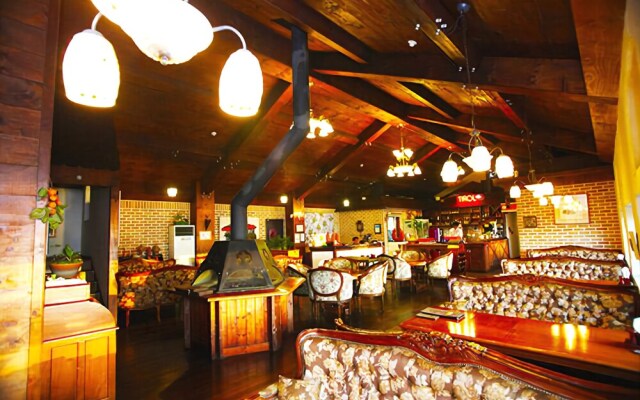 Yeosu Tirol Pension