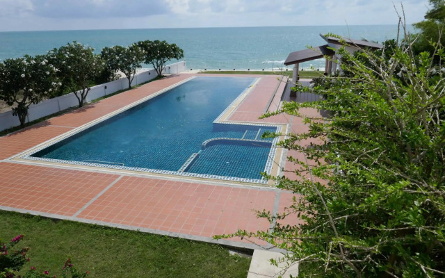 Khanom Beachfront Apartment 1