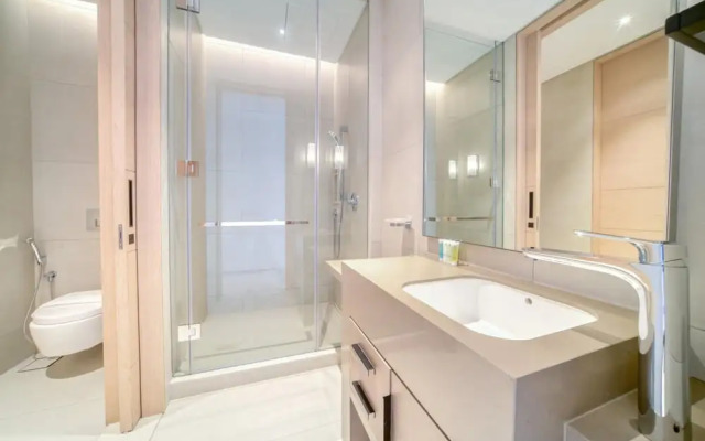 Serene Beachfront Ain Dubai View at Address JBR