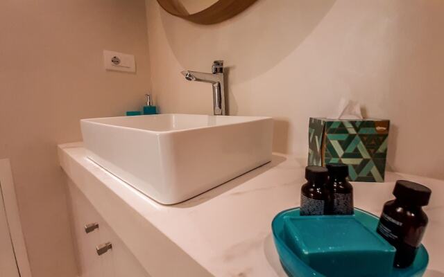 JOIVY Sophisticated 2 Br Loft For 4