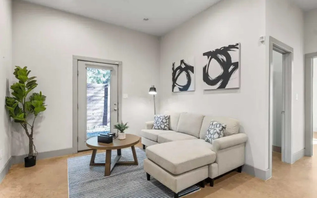 Chic & Homey 3BR Close to Downtown