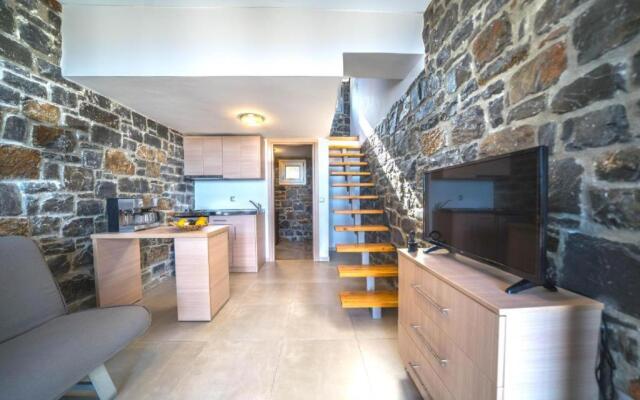 TerraZeus - Stone House Beachfront 1