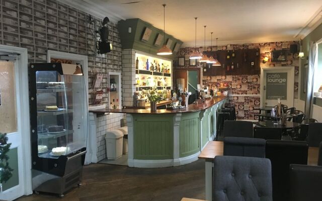 The Crown Inn - By Blunt Bars