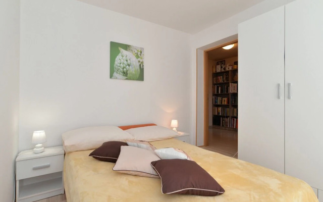 Apartment 1375