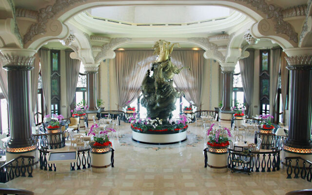 Palace Of The Golden Horses Hotel