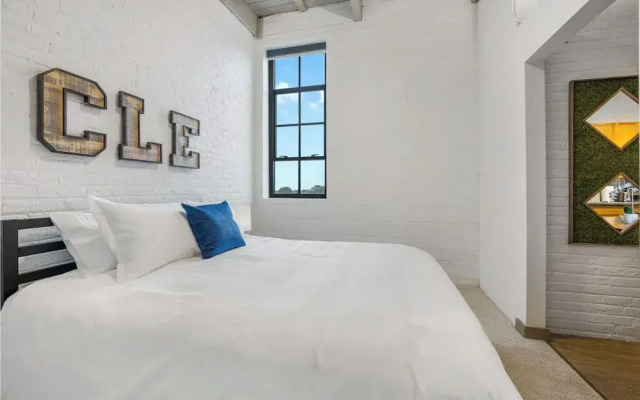 2125 Superior Living