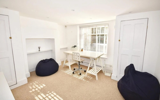 Vernon House Sleeps 8 in Old Cowes