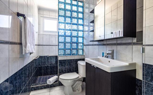 Large Villa With View! Private Pool Free Utilities!