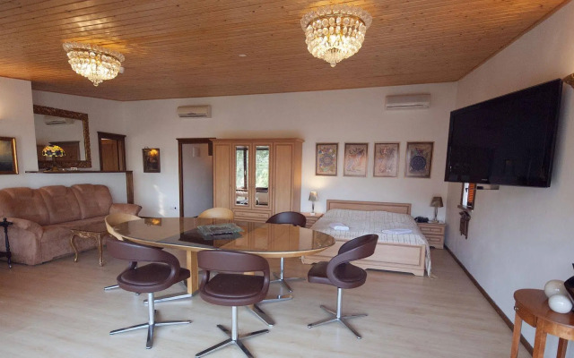 Hotel No. 16