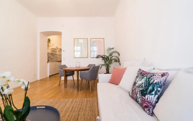 Beautiful & Cozy Apartment Near Rathaus