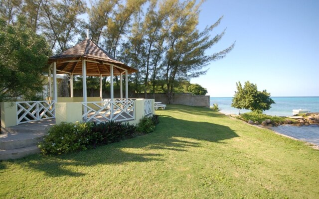 Miramar Villas, 6br by Jamaican Treasures