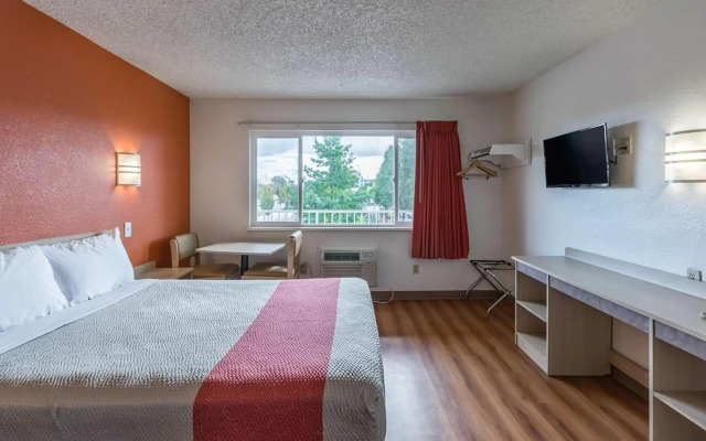 Motel 6 Beaverton, OR