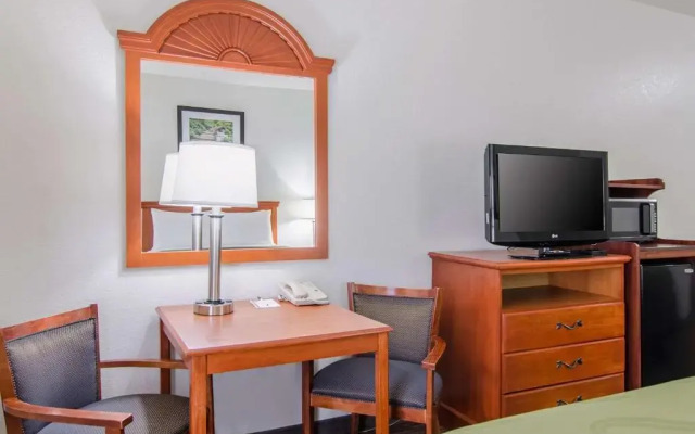 Quality Inn Junction City - Near Fort Riley