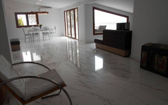 Kinira Beach Hotel