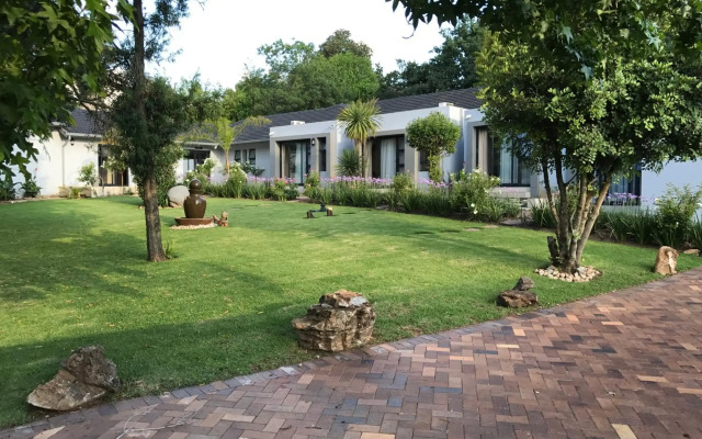6 on Morris Guest Lodge