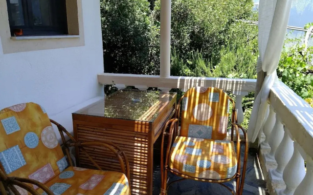 Relaxing Studio With Veranda 'n Garden