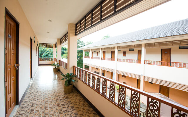 Banlanna Services Apartment