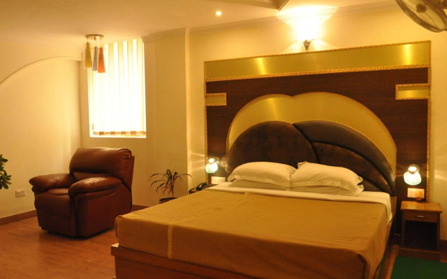 OYO 9978 Hotel Calista