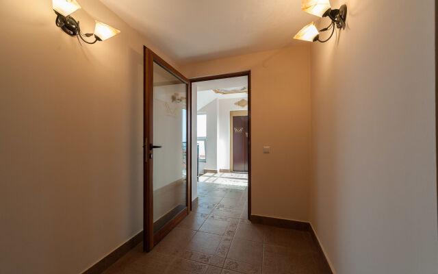 Roel Residence Apartments