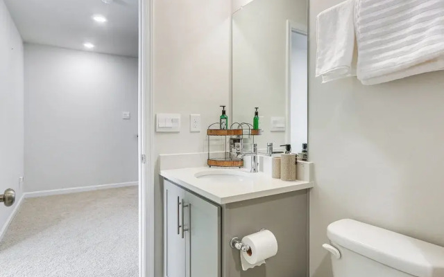 2 Mi to Dtwn Frederick: Updated Townhome