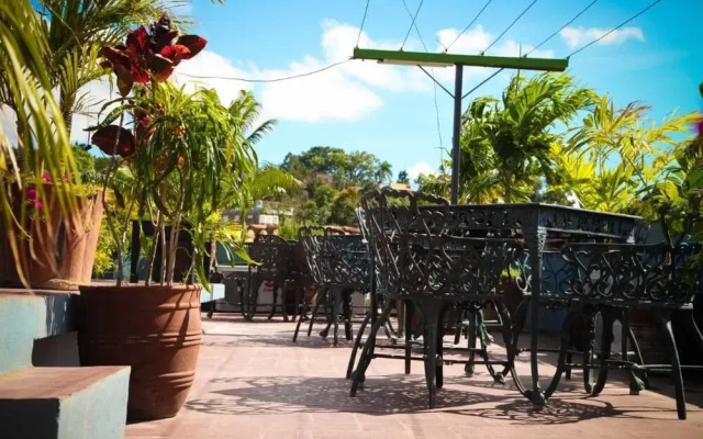 Sombrilla ft Mansion Cantero - Adults Only