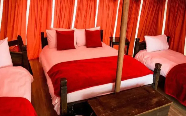 Warwick Castle Hotel and Knight's Village