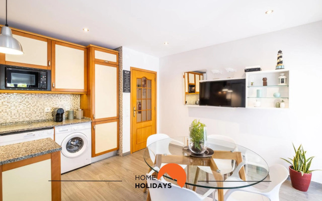 #094 Lovely Oura Beach Flat Only 5m NewTown