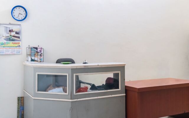 RedDoorz near Titi Bobrok Medan 2