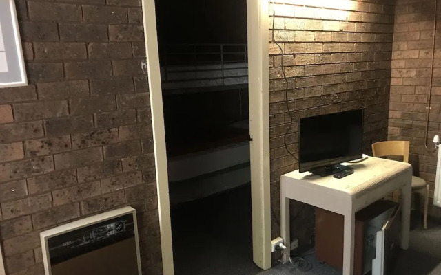 Cooba Holiday Motel