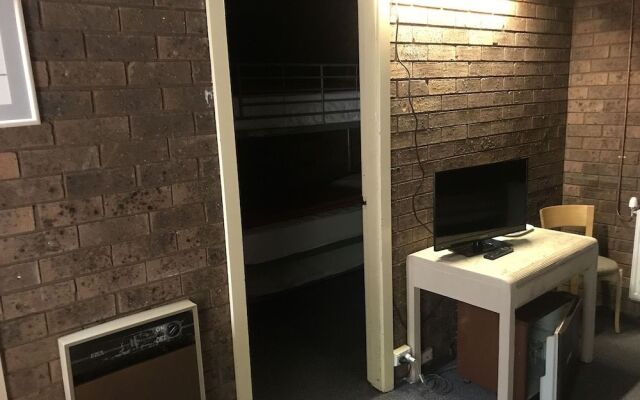 Cooba Holiday Motel