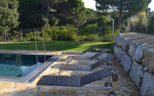 Modern Holiday Home in Sant Andreu de Llavaneres with Swimming Pool