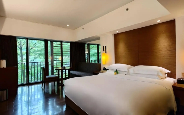 Baiyun Lakeside Hotel
