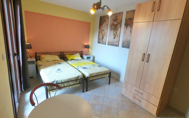 Arabas —  Hostel