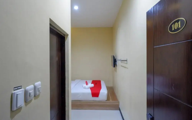 RedDoorz @ G Hotel Luwuk