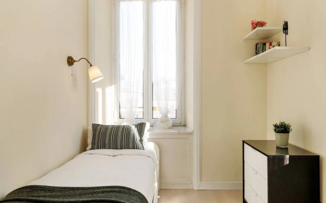 Sunny Flat In Elegant Building Close To Colosseum