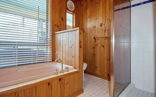 Christmas Bush Avenue, 2/1