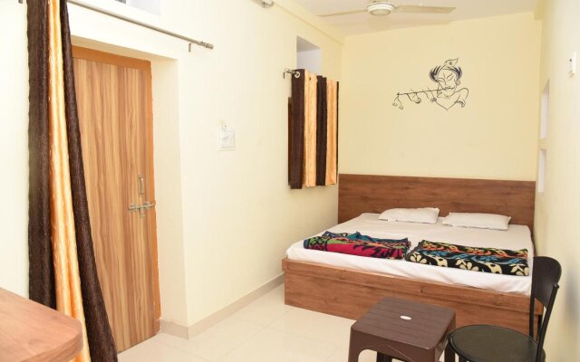 Super OYO 84703 Ambika Guest House