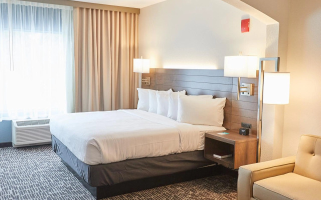 Gundersen Hotel & Suites