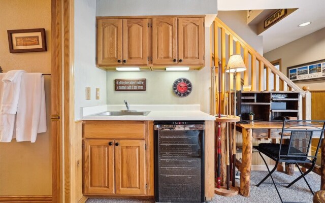 Wildwood Peaks 4 Bedroom Home by RedAwning