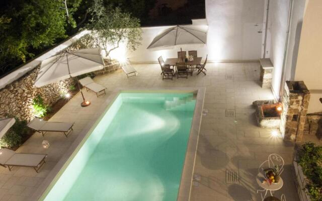 Luxury Courtyard Bilo
