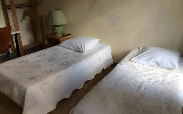 Отель Au Royal Mad