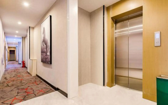 Junyi chain hotel (Yinan Aokema Avenue store)