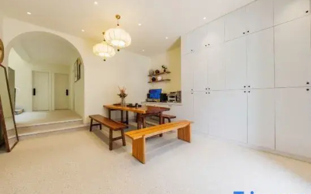 Yige Apartment (Shanghai National Exhibition and Convention Center Hongqiao Railway Station)