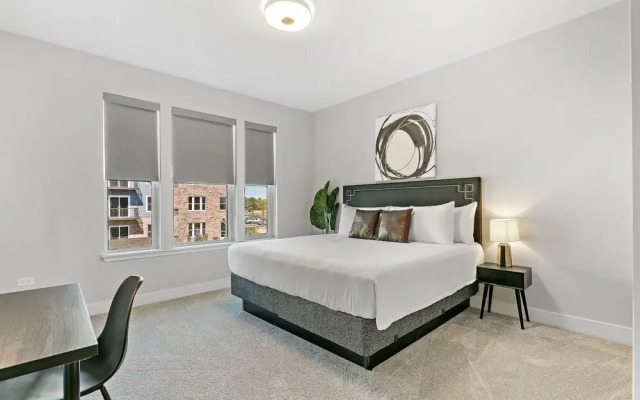 2BR Modern Living in Warrenville