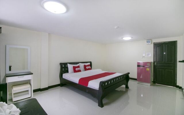 OYO 75390 Sunee Place Hotel