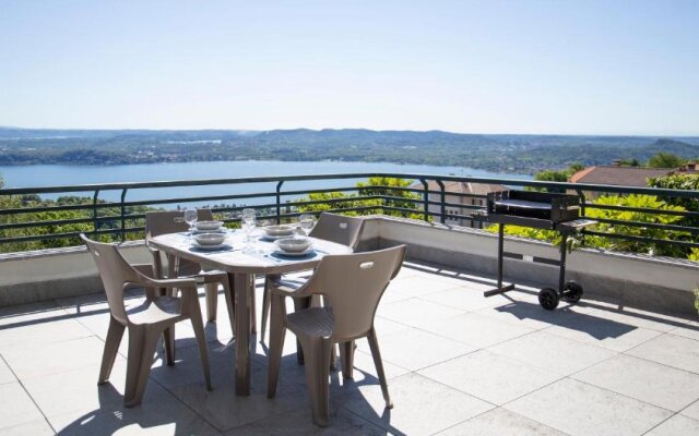 PANORAMA - Apartment with terrace overlooking the Lake