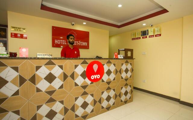 OYO 156 Hotel Sweet Town